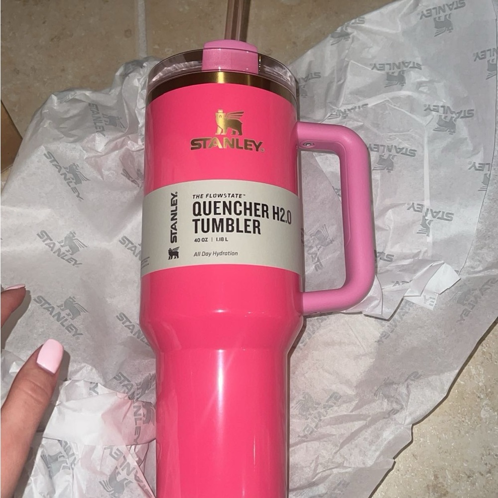 THE QUENCHER H2.0 FLOWSTATE™ TUMBLER | 40 OZ PINK PARADE NO REFUNDS & NO RETURNS